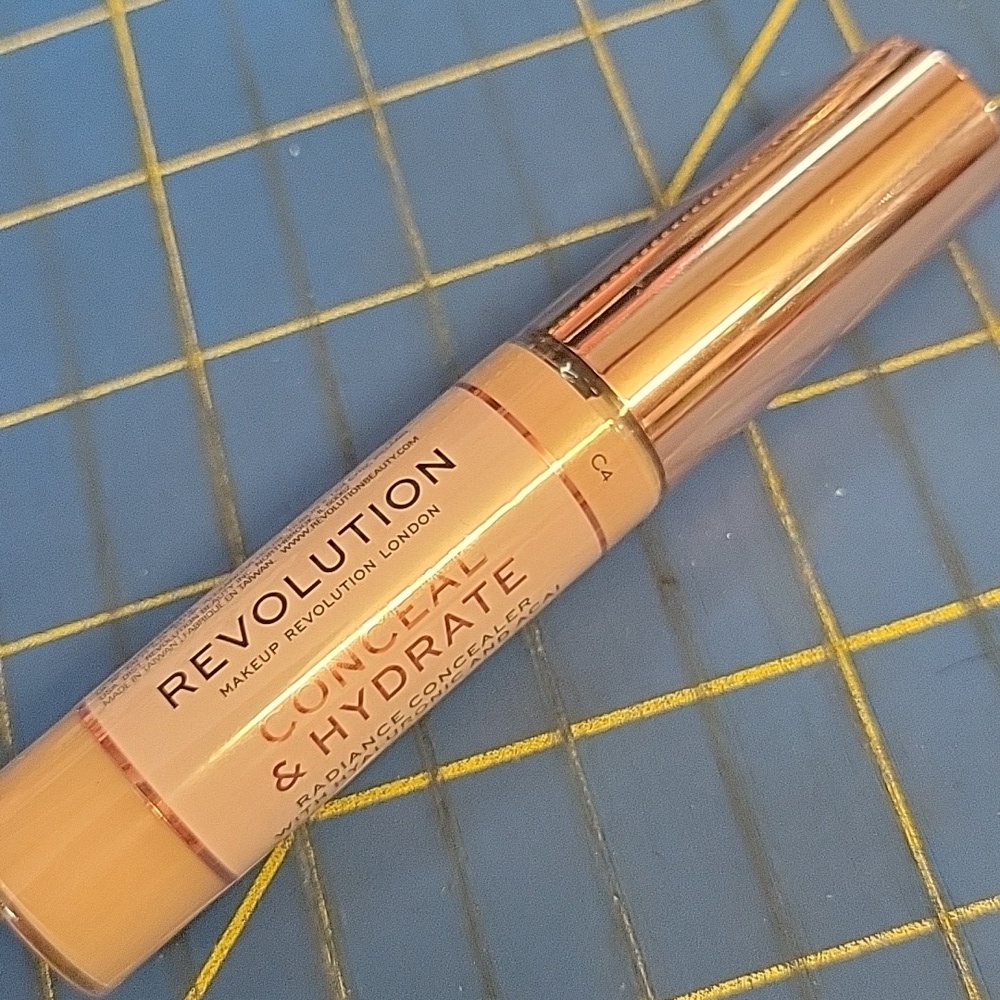Revolution Cream Concealer & Hydrate Medium Full Coverage C4 NEW